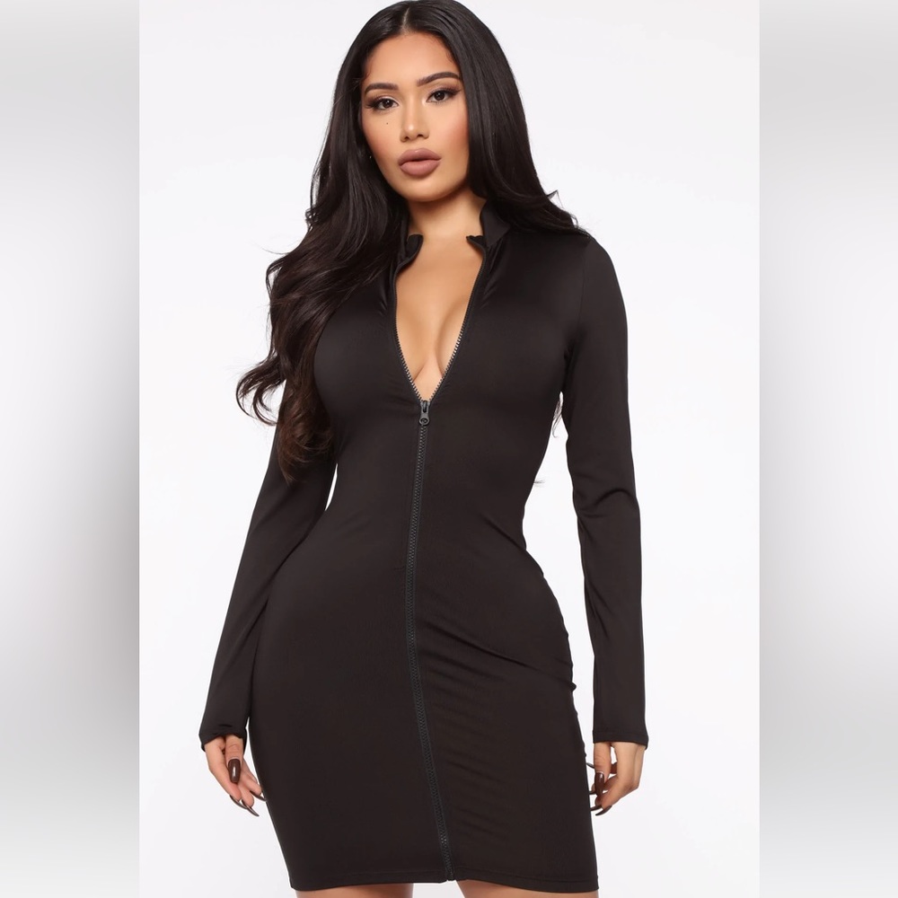 Sporty mini dress with front zipper, size L